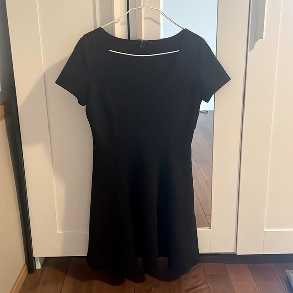 Modest little black dress - Picture 1 of 2